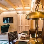 فيلة Elzbiecina Luxury &
