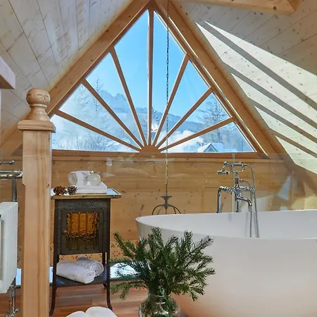 Elzbiecina Luxury & זקופאנה