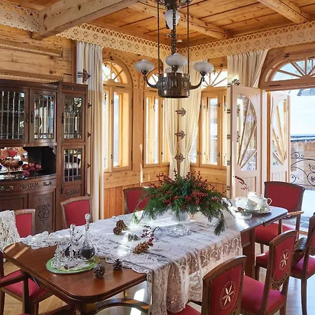 Elzbiecina Luxury & * זקופאנה