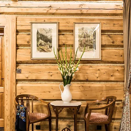 Elzbiecina Luxury & זקופאנה