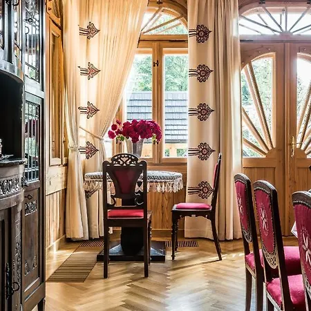 Elzbiecina Luxury & זקופאנה