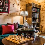 Elzbiecina Luxury &