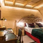 Elzbiecina Luxury & *