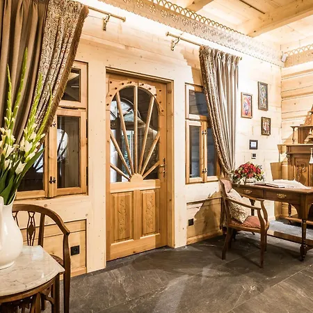 Elzbiecina Luxury & *