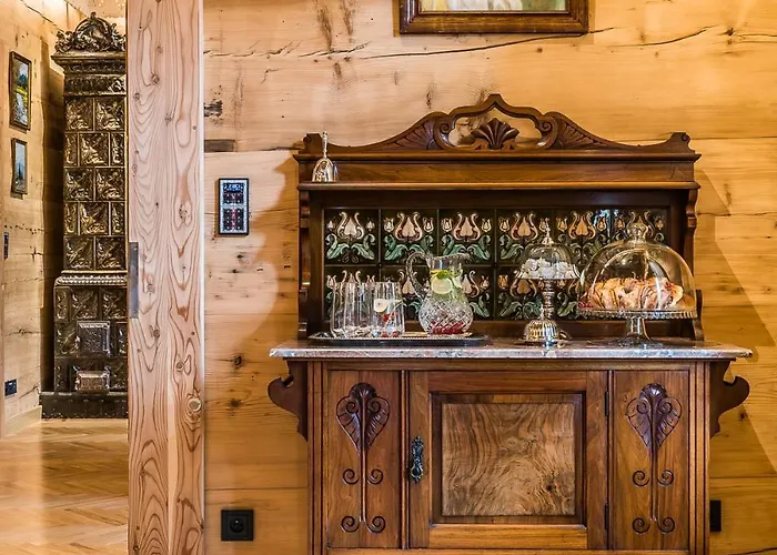 Elzbiecina Luxury & فيلة