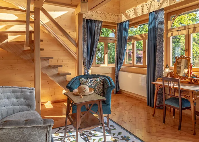 Elzbiecina Luxury & فيلة