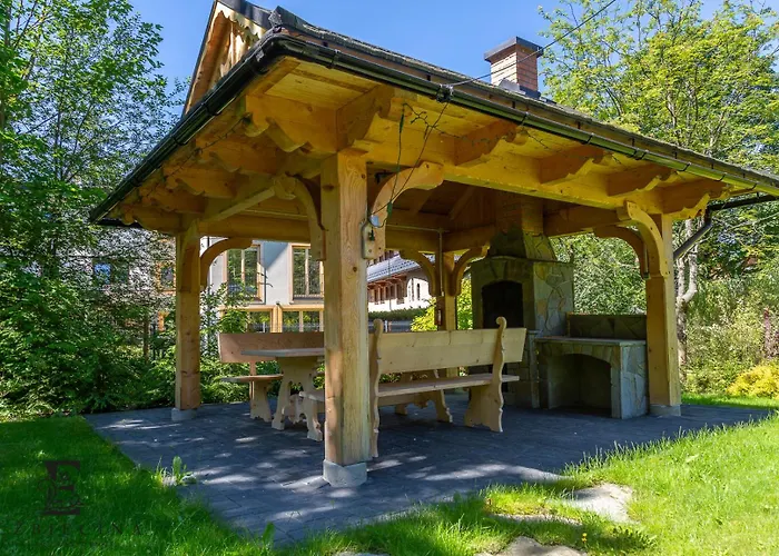 فيلة Elzbiecina Luxury & *