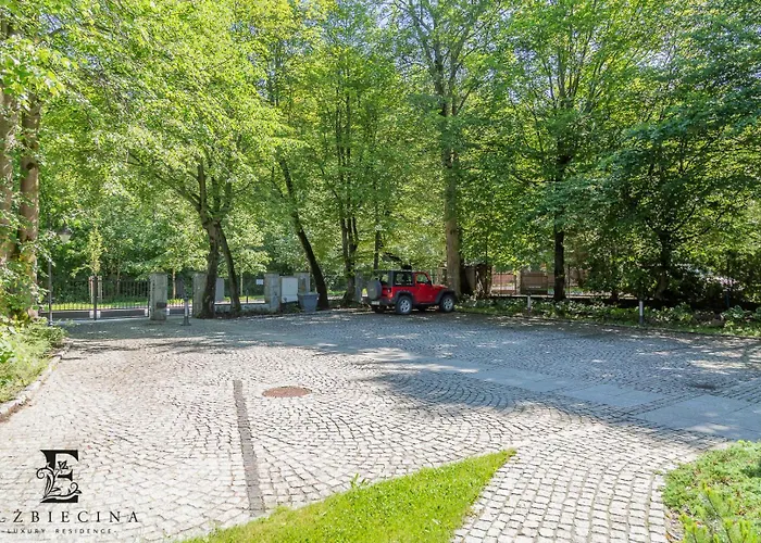 Elzbiecina Luxury & فيلة