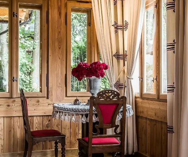 فيلة Elzbiecina Luxury & *