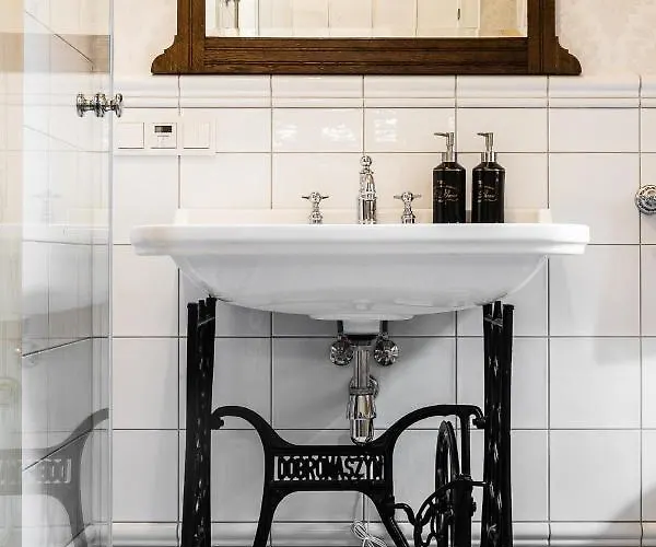 Elzbiecina Luxury & فيلة *