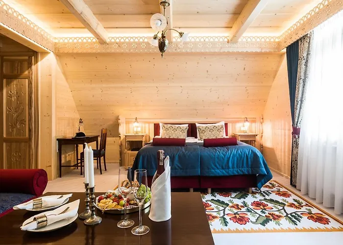 Elzbiecina Luxury & فيلة