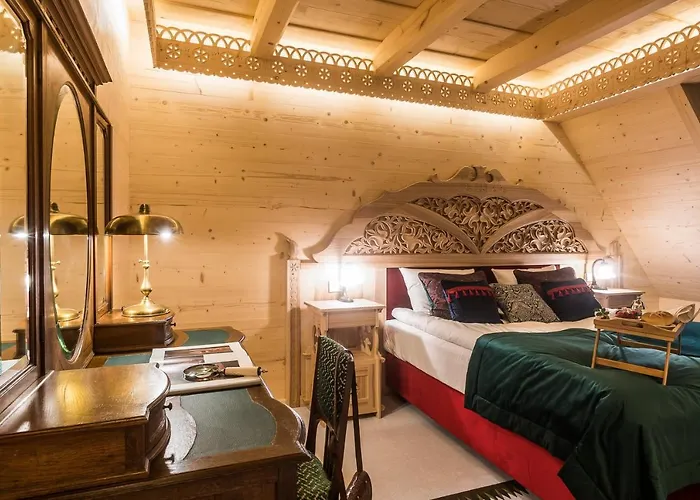 Elzbiecina Luxury & *