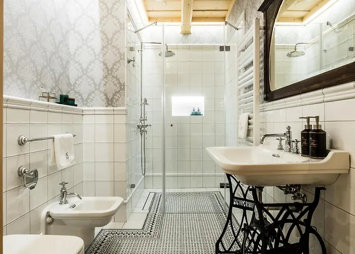 فيلة Elzbiecina Luxury &